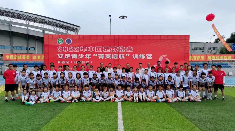 第41分钟，弗鲁米嫩塞开出左路角球至禁区内，阿里亚斯前点甩头攻门，球被门将埃德森扑出！